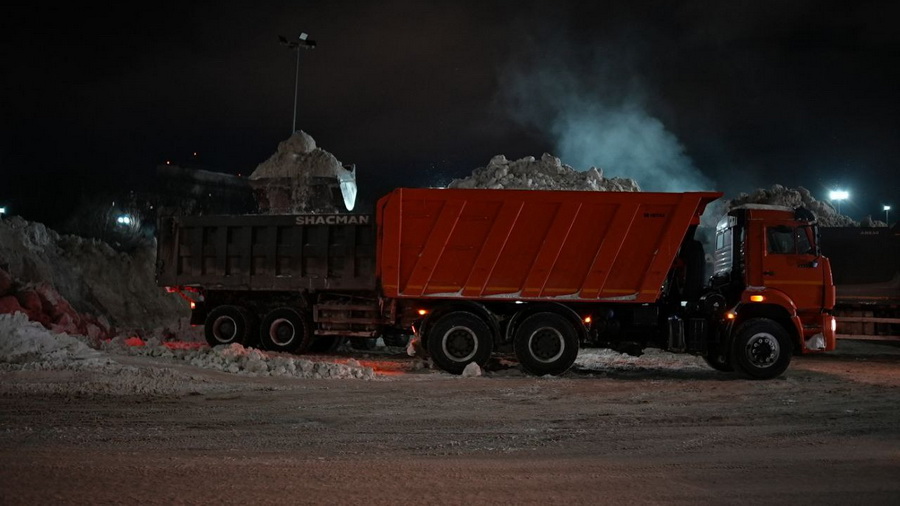 В Чебоксарах прошла ночная масштабная уборка снега