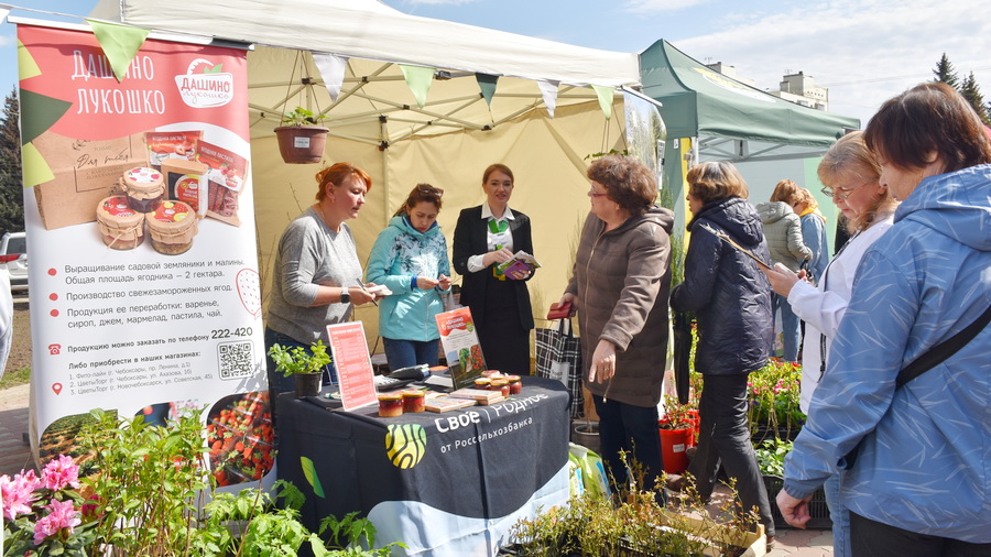 Масштабная фермерская ярмарка «Вкусная пятница» прошла на чебоксарском заводе «ЭЛАРА»