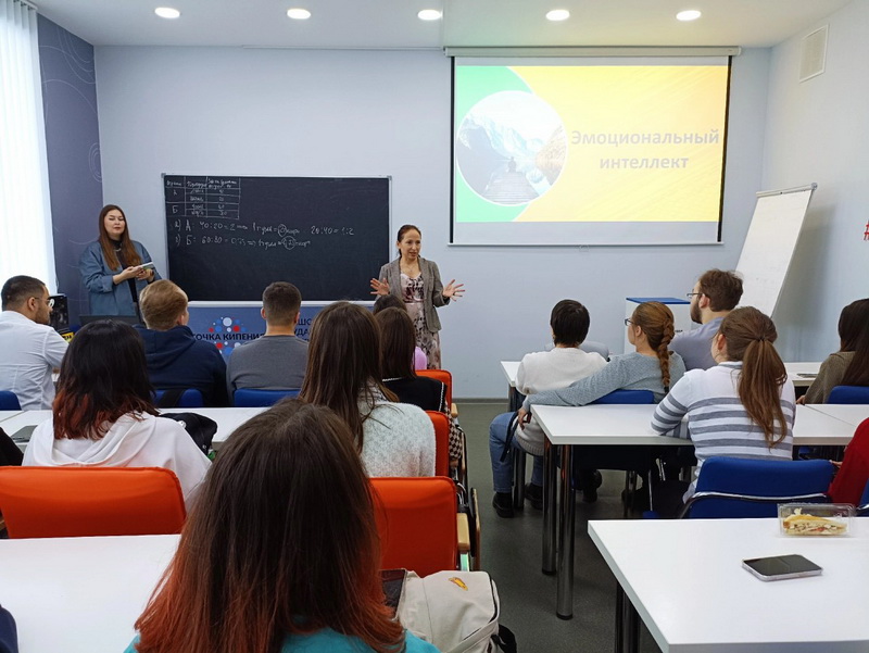 Топ-менеджеры Сбербанка поздравили студентов Чувашии с Днем российской науки