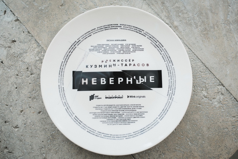 «Студия Видеопрокат» совместно с «НМГ Студией» и видеосервисом Wink начали съемки сериала «Неверные» с Оксаной Акиньшиной