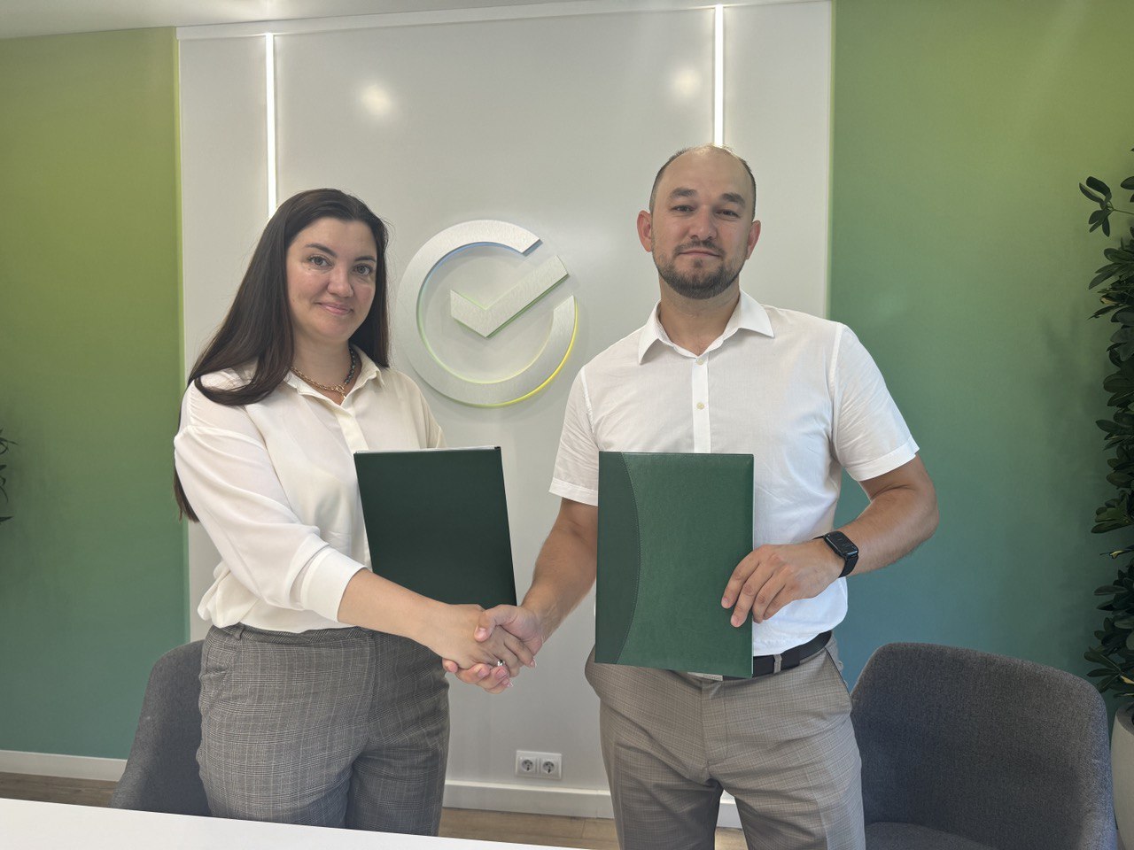 Сбер и Вурнарский мясокомбинат подписали соглашение о стратегическом взаимодействии на выставке «Россия»