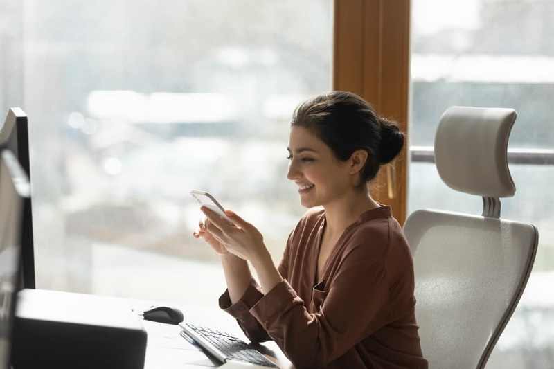 Россияне доверили участие в соцопросах голосовым помощникам