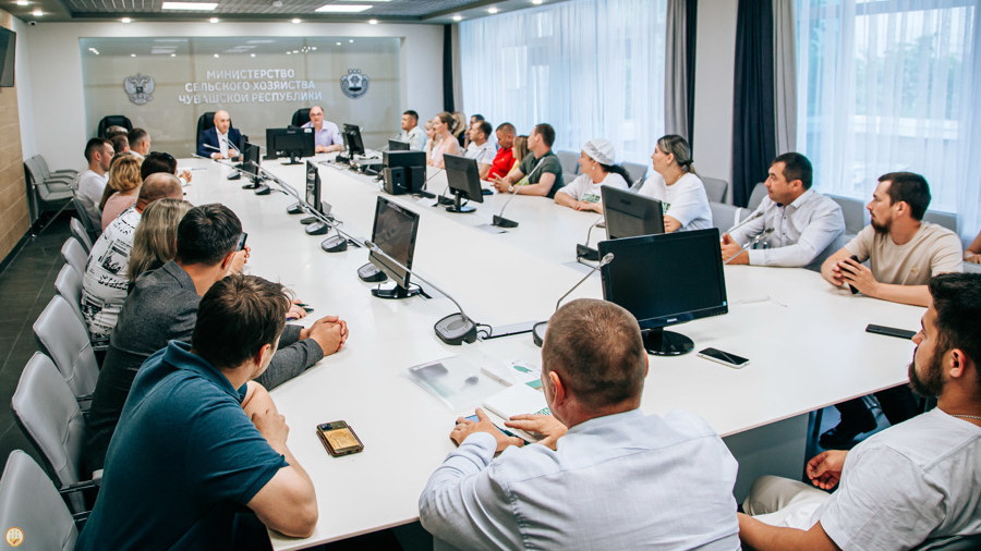 Сергей Артамонов на встрече со «Школой фермера»:  стратегию развития АПК Чувашии нужно создавать всем агросообществом