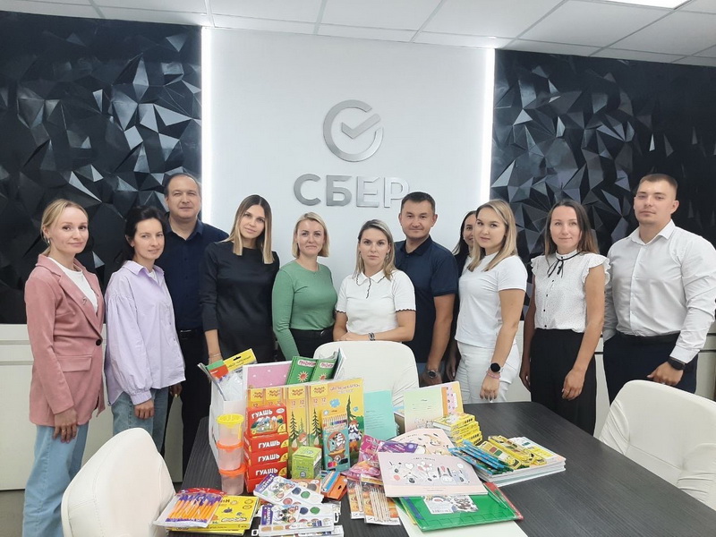 Волонтеры Сбербанка организовали акцию "Снова в школу" для подопечных из школы-интерната