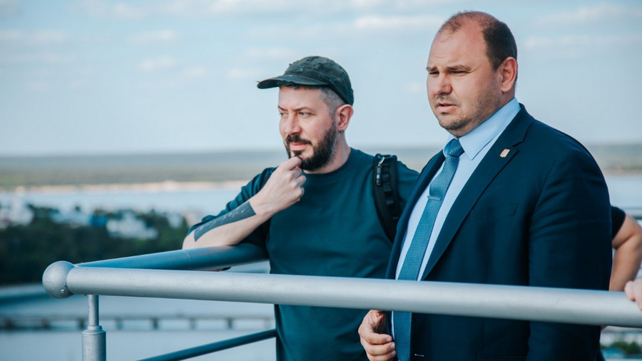 Артемий Лебедев запустил генератор мерча для городов. Что теперь должны носить жители Чебоксар