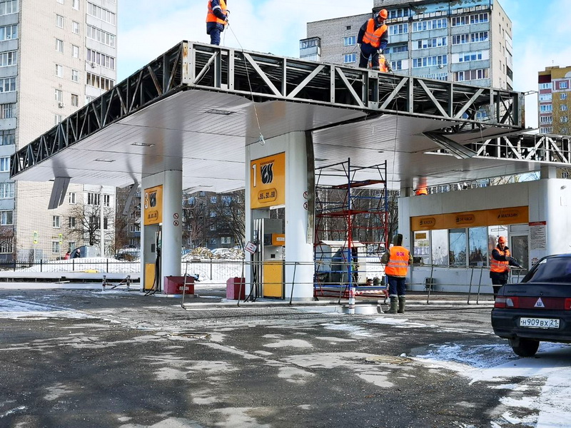 В Чебоксарах начали сносить бывшую заправку Дельмана