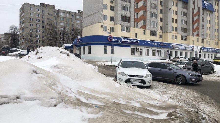 «Дорэкс» обвинил управляющие компании в том, что они заваливают дороги кучами снега