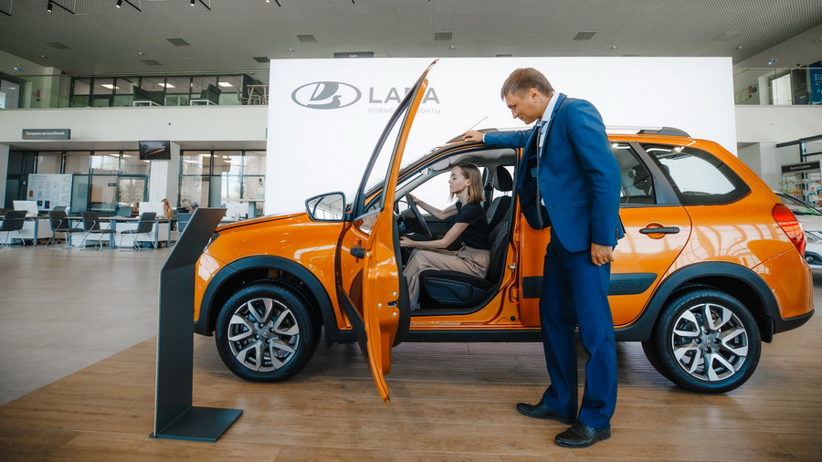 Как изменился самый популярный российский автомобиль LADA Granta в 2022 году