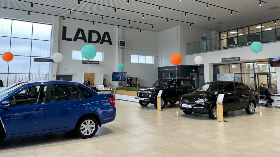 Официальный дилер LADA в Новочебоксарске празднует юбилей и дарит подарки