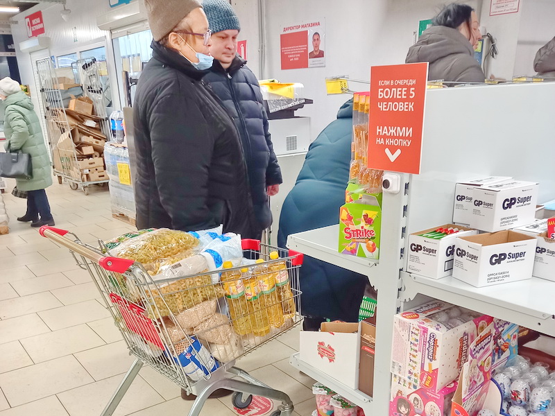 С прилавком многих магазинов в Чебоксарах пропал сахар, а тот, что остался – подорожал