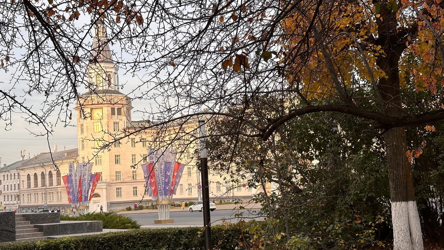 На этой неделе россиян ждет шесть рабочих дней, на следующей – четыре