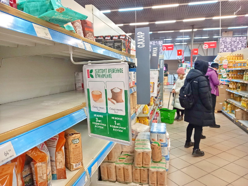В магазинах Чувашии ограничили продажу продуктов первой необходимости в одни руки