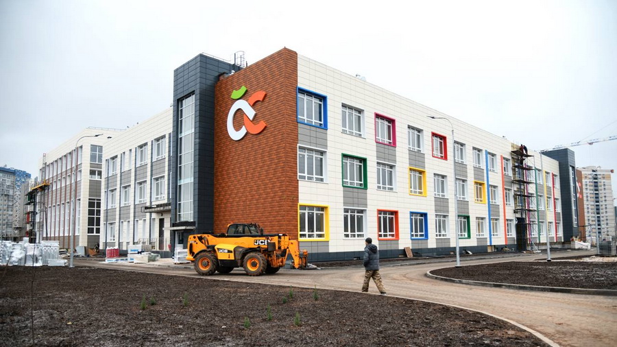 Три новые школы в Чувашии готовы на 80%: завершение строительства ожидается к концу года