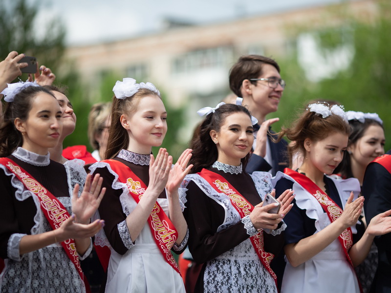 В Чебоксарах на пять дней перенесли дату Последнего звонка в школах