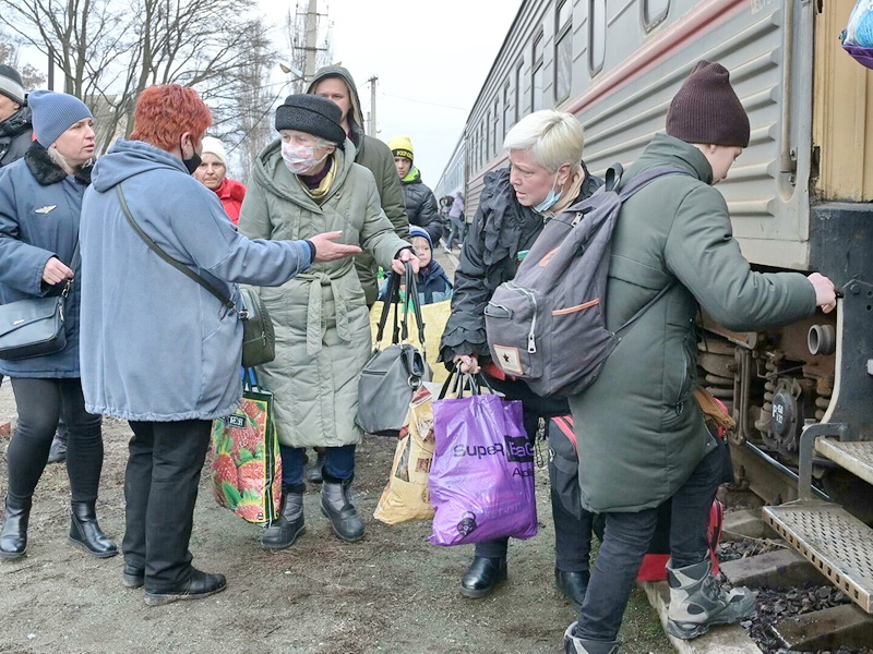 Вместо ожидаемых двухсот в Чувашию приедут триста беженцев из Донбасса. Какую помощь им окажут