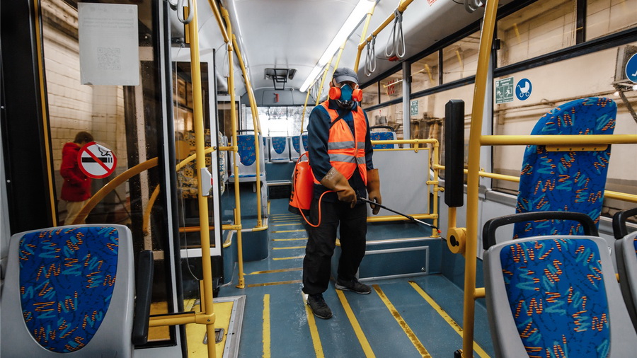 В Чебоксарах возобновили санобработку в салонах троллейбусов