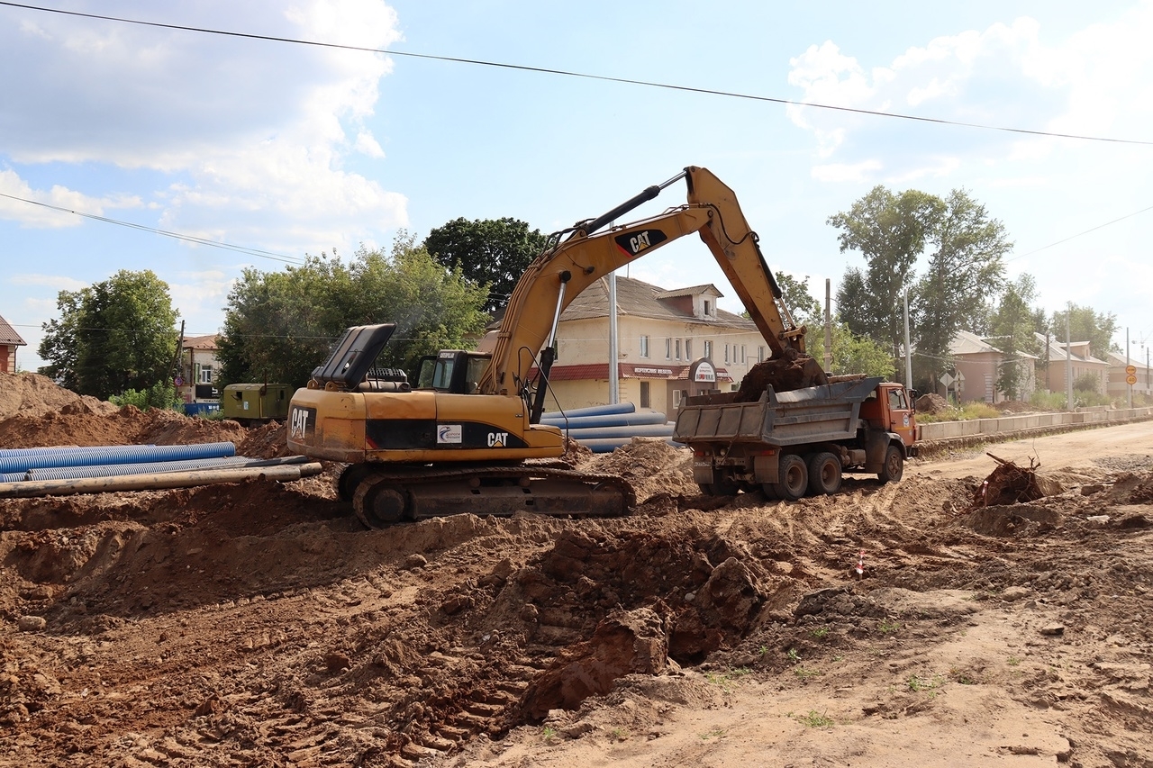 На следующей неделе обещают уложить финишный слой асфальта на всей правой части Гражданской