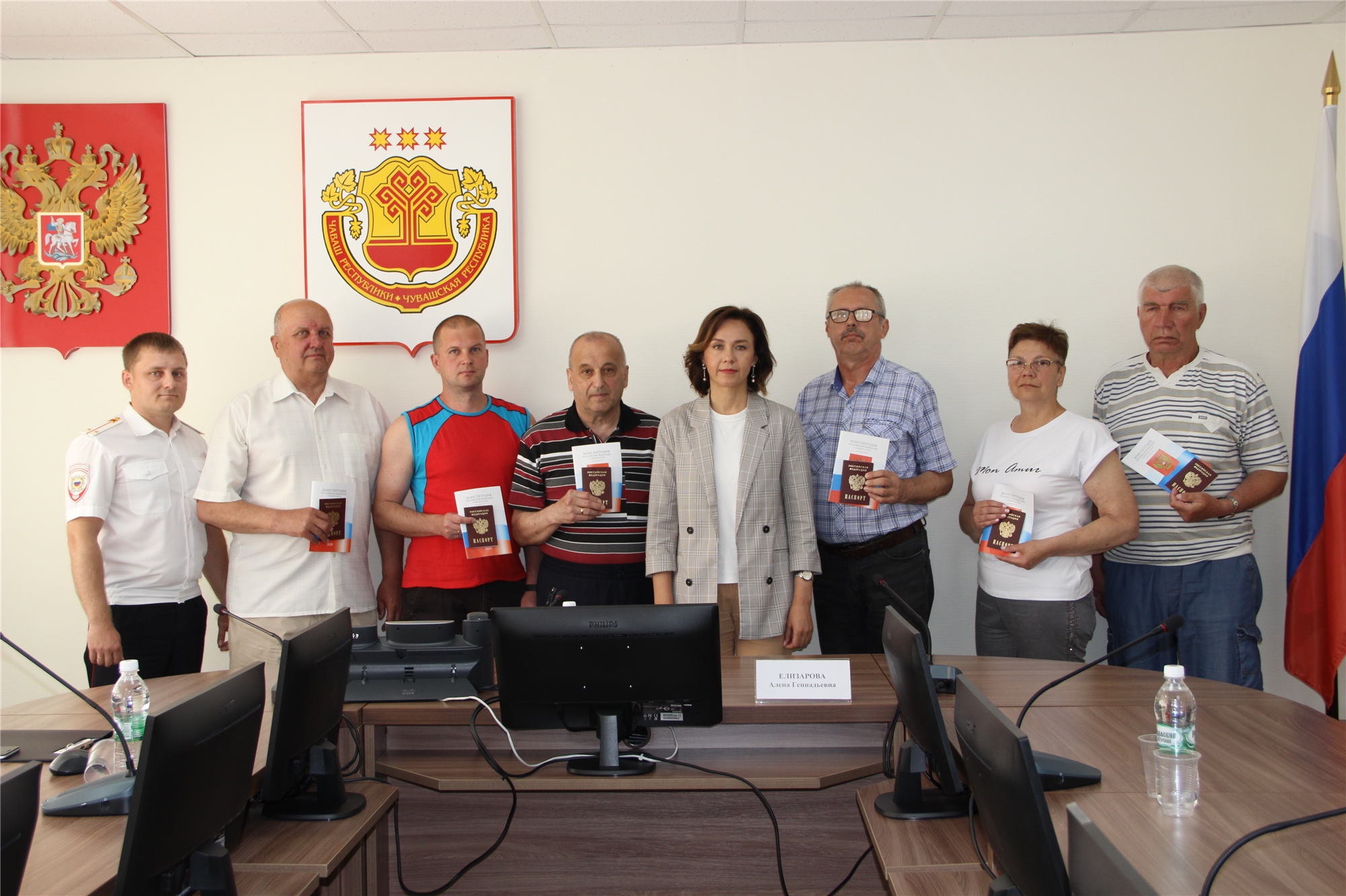 В Чувашии 12 беженцам из Донбасса выдали российские паспорта