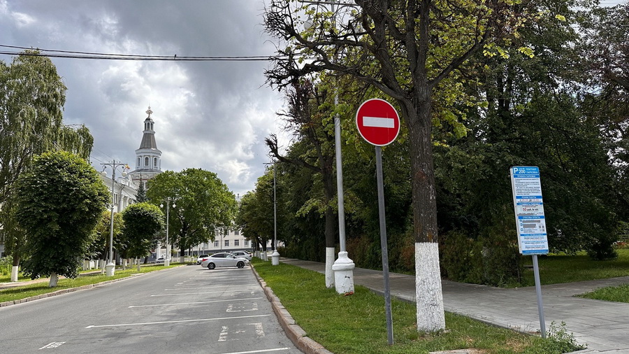 В Чебоксарах начнут фиксировать нарушения парковки с помощью мобильных комплексов