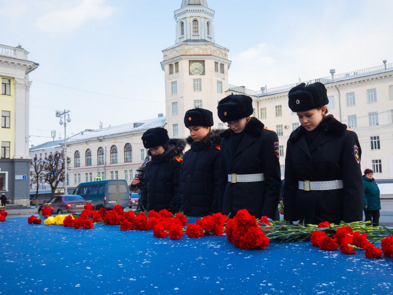 В Чебоксарах установили временный мемориал в память о погибших в Донецке