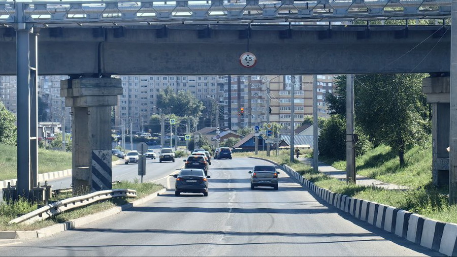 На проезде Машиностроителей в Чебоксарах появились новые знаки, указывающие направление движения по полосам