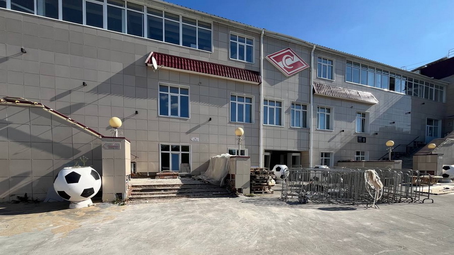 В Чебоксарах прокуратура проверяет нарушение сроков капремонта спортзала и здания спортшколы «Спартак»