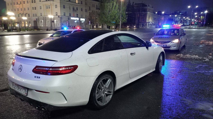 В Чебоксарах пьяный водитель на «Мерседесе» устроил дрифт в центре города