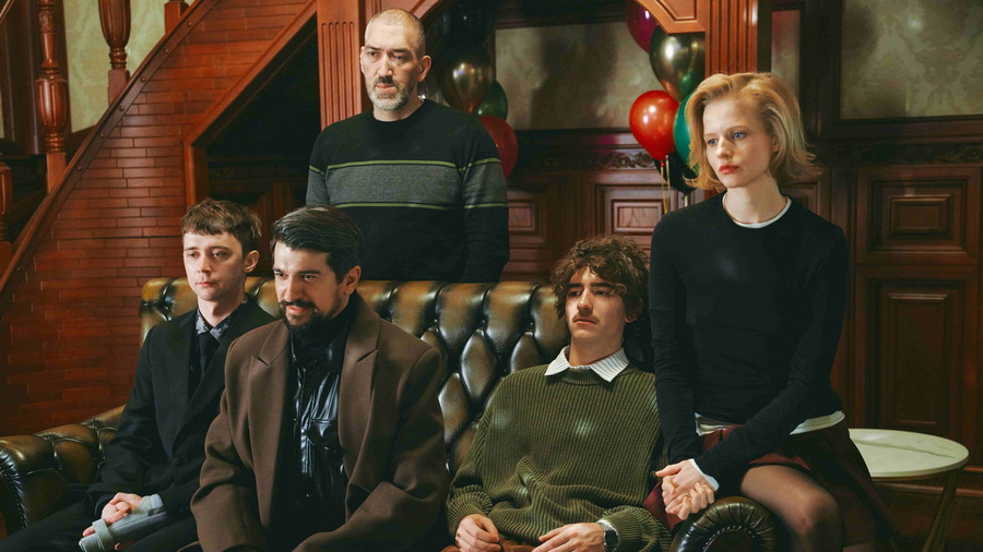 На землю тихо опустилась зима: Wink.ru знает, как согреть декабрь