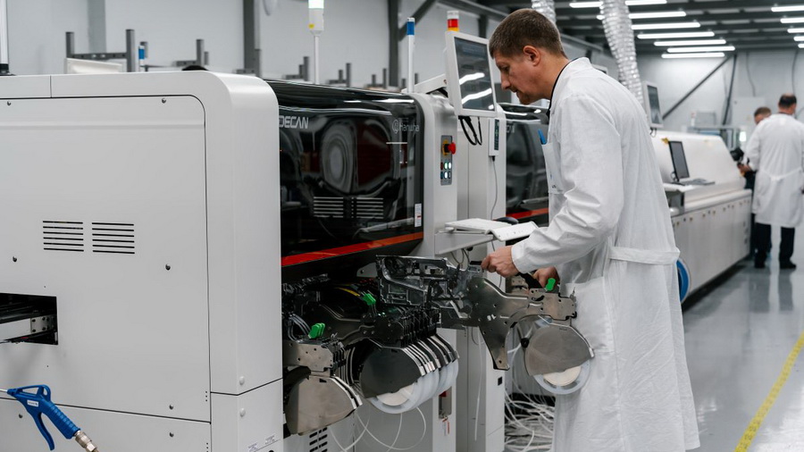 Над страною звучит московский гигабит: «Ростелеком» запустил массовое производство роутеров Wi-Fi 6